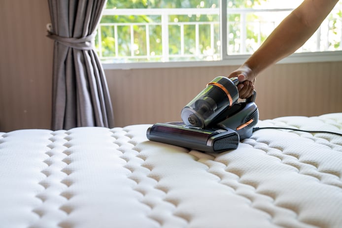 Zo versla je elke matrasvlek – zelfs na een ongelukje van de kleine! - ViralCleaning