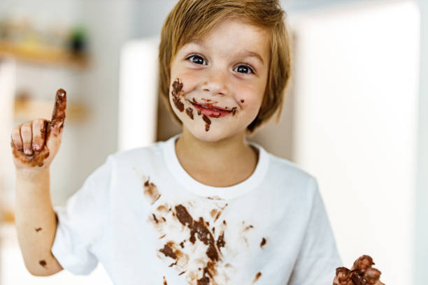 Vlekkenwijzer voor kinderkleding – Hoe verwijder je gras-, chocolade- of moddervlekken effectief? - ViralCleaning